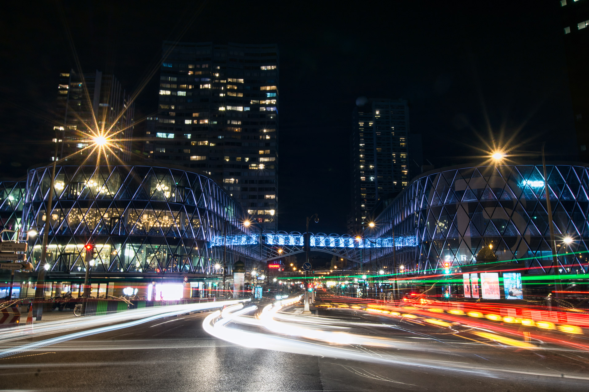 Ville de nuit, photographie couleur